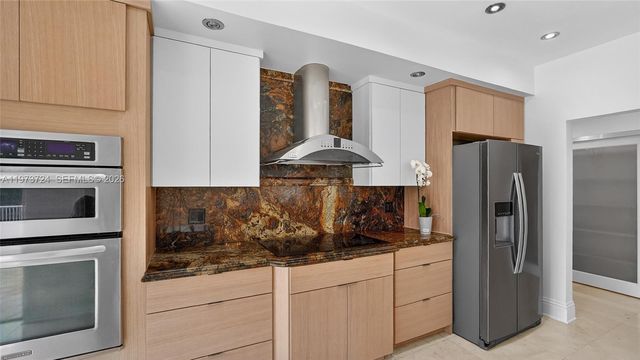 3226 NE 168th St, North Miami Beach, FL 33160