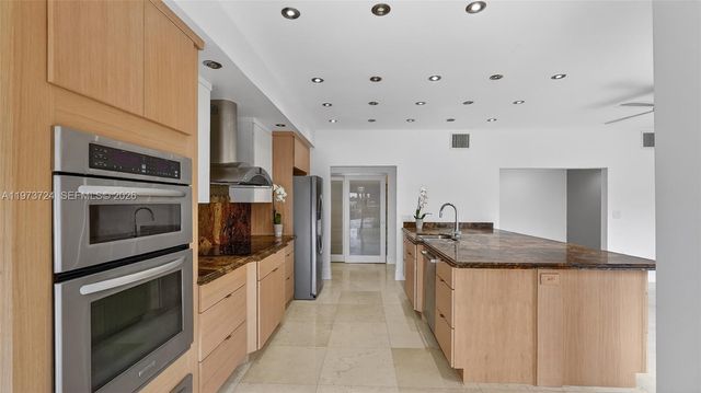 3226 NE 168th St, North Miami Beach, FL 33160