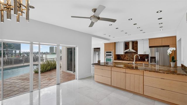 3226 NE 168th St, North Miami Beach, FL 33160