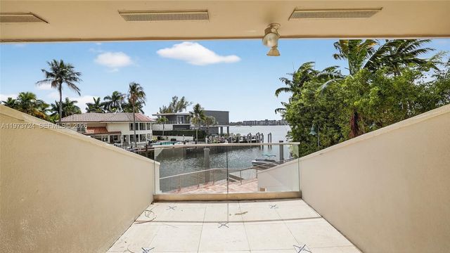 3226 NE 168th St, North Miami Beach, FL 33160