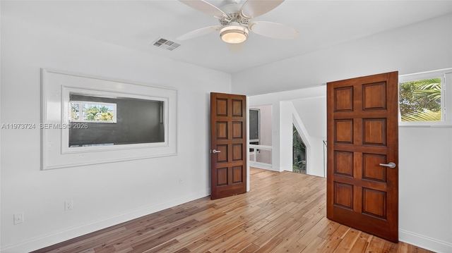 3226 NE 168th St, North Miami Beach, FL 33160