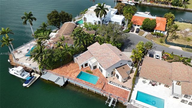 3226 NE 168th St, North Miami Beach, FL 33160