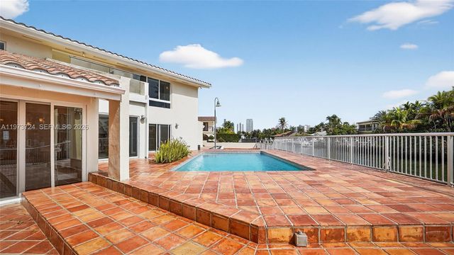 3226 NE 168th St, North Miami Beach, FL 33160