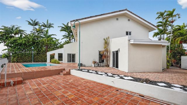 3226 NE 168th St, North Miami Beach, FL 33160