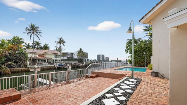 3226 NE 168th St, North Miami Beach, FL 33160