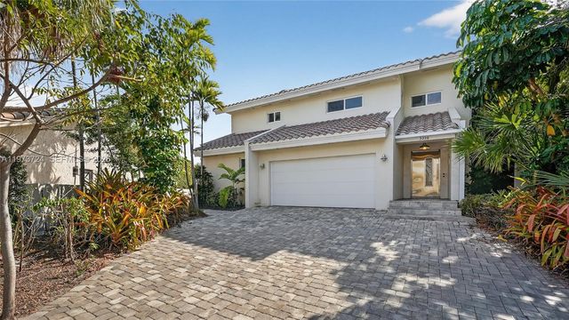 3226 NE 168th St, North Miami Beach, FL 33160