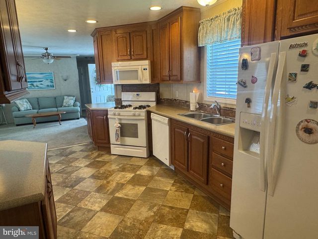 10 LANTERN LN, Rehoboth Beach, DE 19971