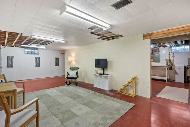 2625 Fairhaven Road, Davenport, IA 52803