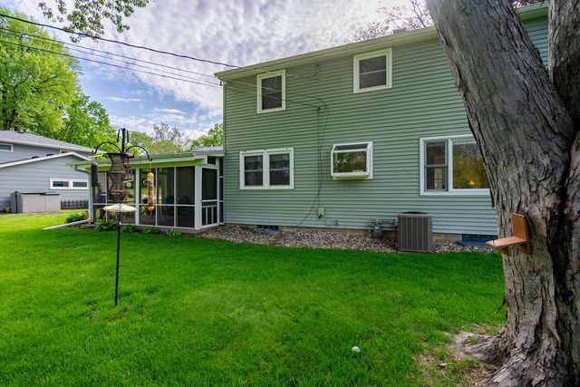 2625 Fairhaven Road, Davenport, IA 52803