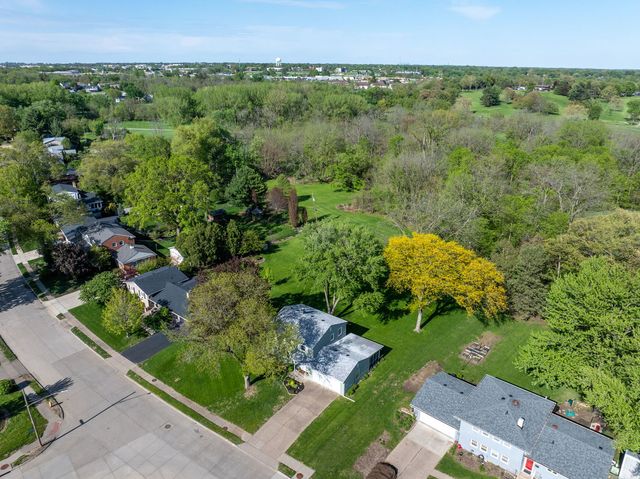 2625 Fairhaven Road, Davenport, IA 52803