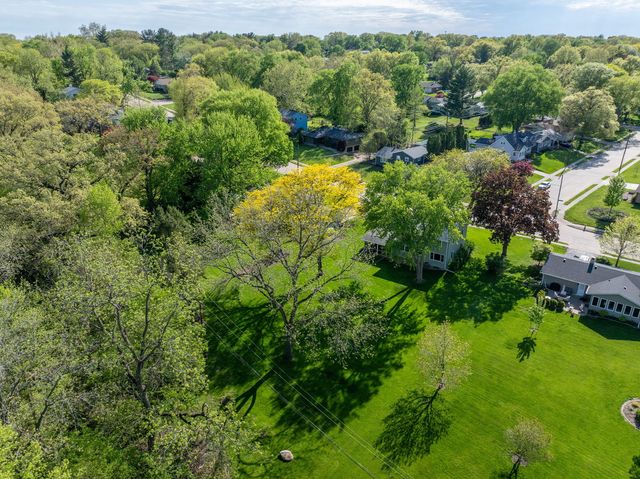 2625 Fairhaven Road, Davenport, IA 52803