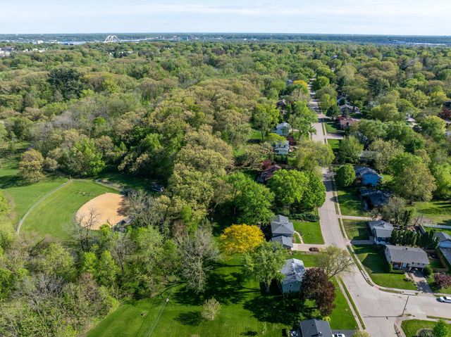 2625 Fairhaven Road, Davenport, IA 52803