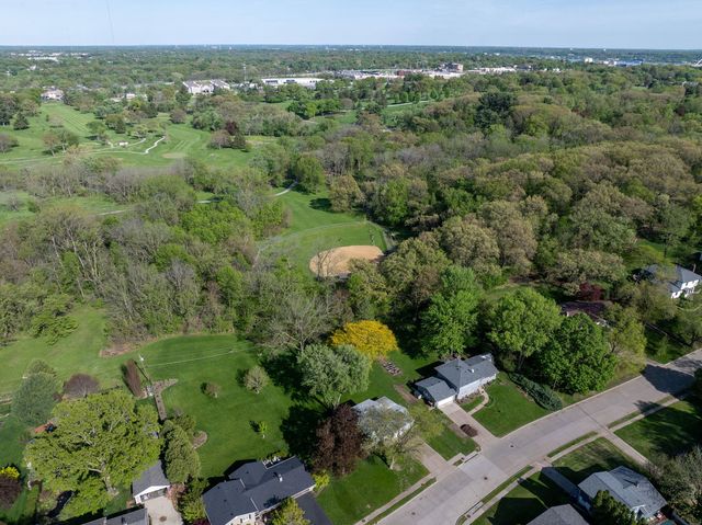 2625 Fairhaven Road, Davenport, IA 52803