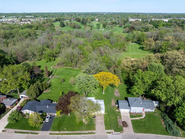 2625 Fairhaven Road, Davenport, IA 52803