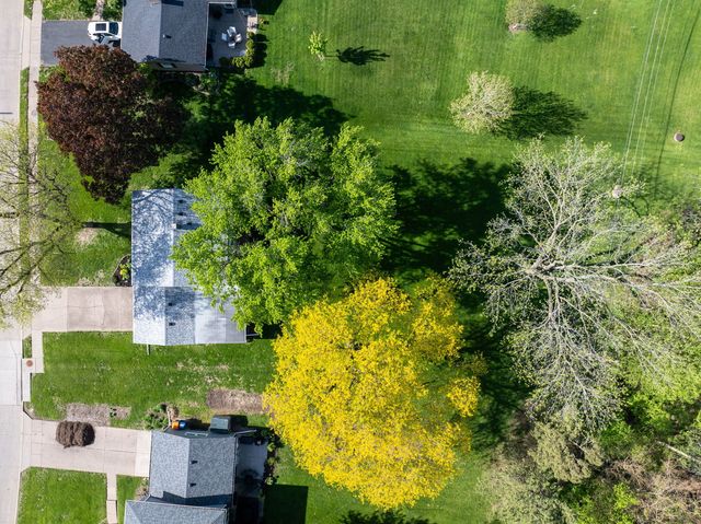 2625 Fairhaven Road, Davenport, IA 52803