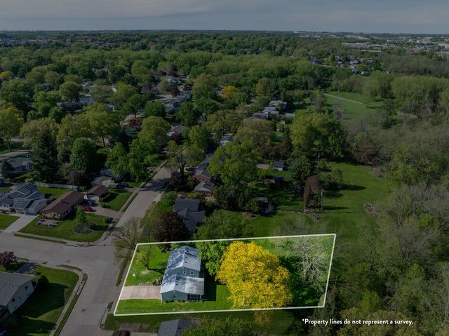 2625 Fairhaven Road, Davenport, IA 52803