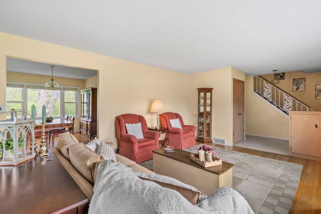 2625 Fairhaven Road, Davenport, IA 52803