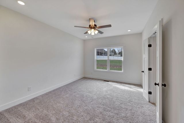 1038 Camden Trl, Greenbrier, TN 37073