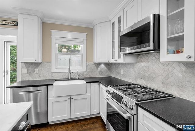 159 Hampton Place, Ridgewood, NJ 07450