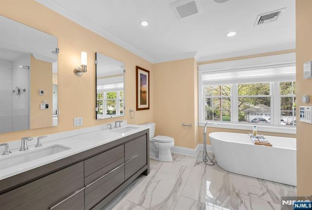159 Hampton Place, Ridgewood, NJ 07450