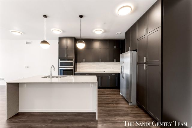 110 W Savidge Street 201, Spring Lake, MI 49456