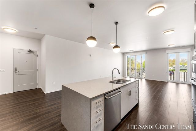 110 W Savidge Street 201, Spring Lake, MI 49456