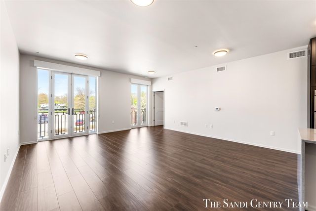 110 W Savidge Street 201, Spring Lake, MI 49456