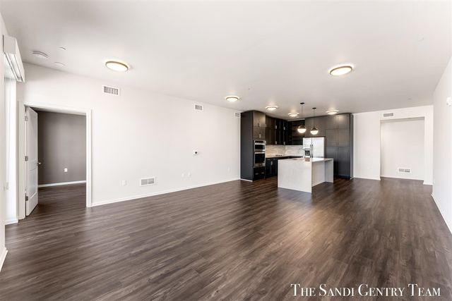 110 W Savidge Street 201, Spring Lake, MI 49456