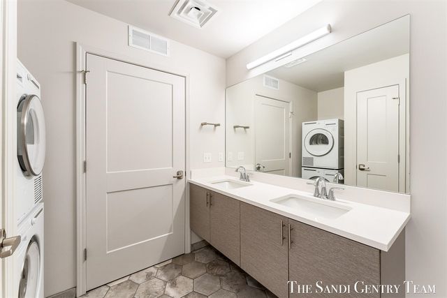 110 W Savidge Street 201, Spring Lake, MI 49456