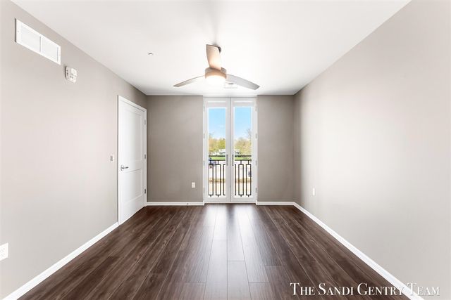 110 W Savidge Street 201, Spring Lake, MI 49456