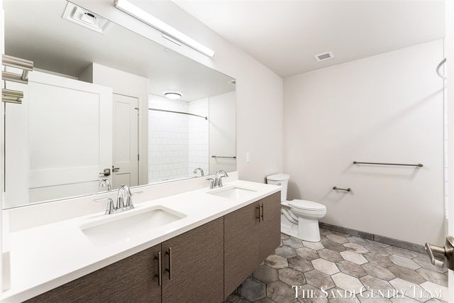 110 W Savidge Street 201, Spring Lake, MI 49456