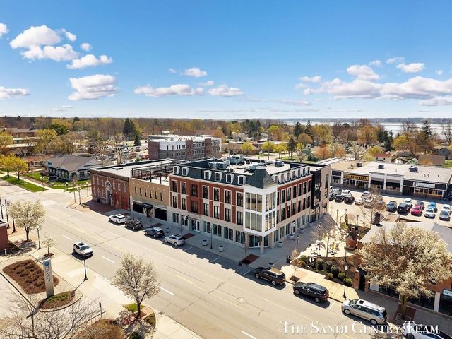 110 W Savidge Street 201, Spring Lake, MI 49456