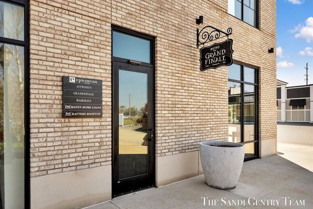 110 W Savidge Street 201, Spring Lake, MI 49456
