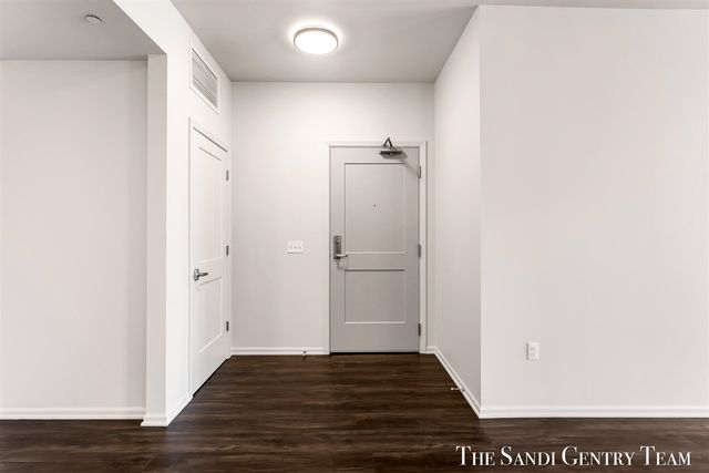 110 W Savidge Street 201, Spring Lake, MI 49456