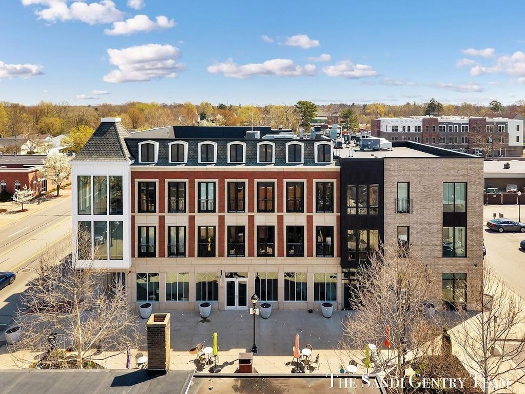 110 W Savidge Street 201, Spring Lake, MI 49456