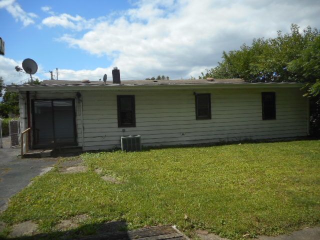 2743 Bellwood Avenue, Melrose Park, IL 60164