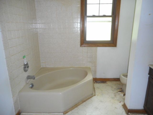 2743 Bellwood Avenue, Melrose Park, IL 60164