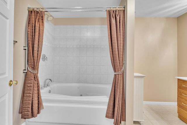 10015 Prairie Knoll Court, St. John, IN 46373