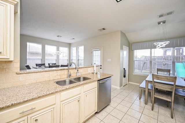 4426 Eaglewood Trail Drive, Fresno, TX 77545