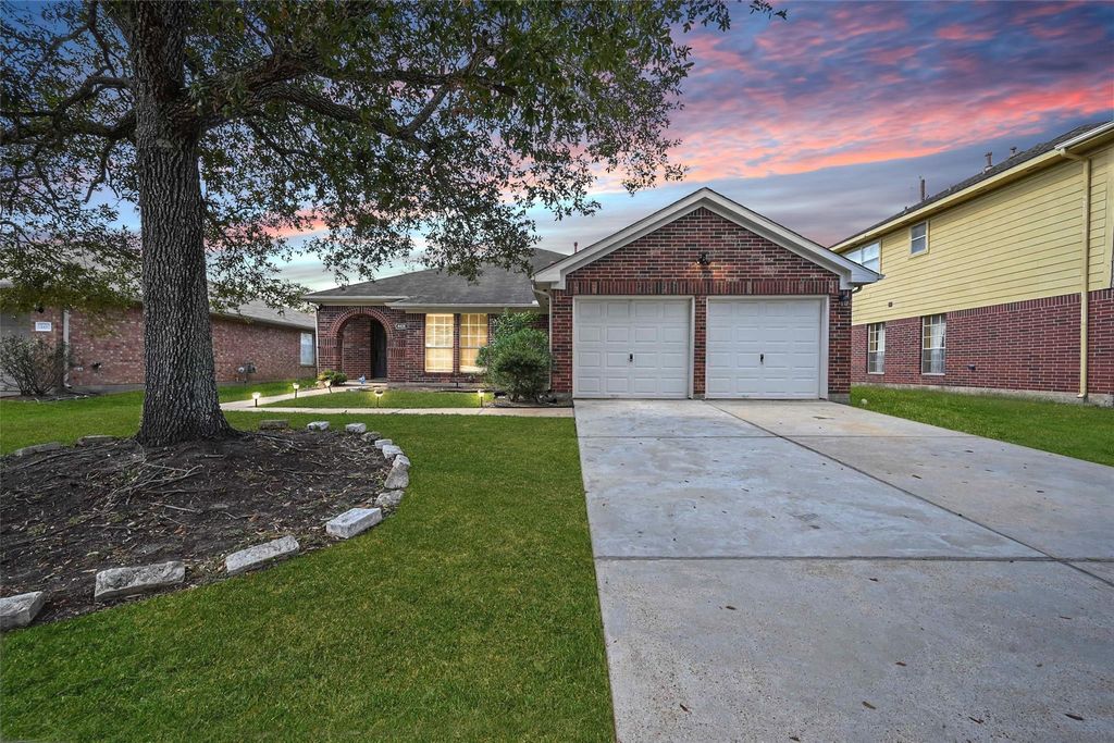 4426 Eaglewood Trail Drive, Fresno, TX 77545