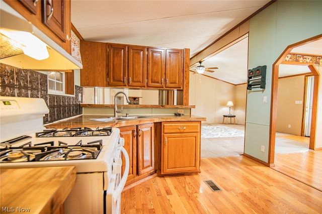 13533 Emerson Avenue, Williamstown, WV 26187