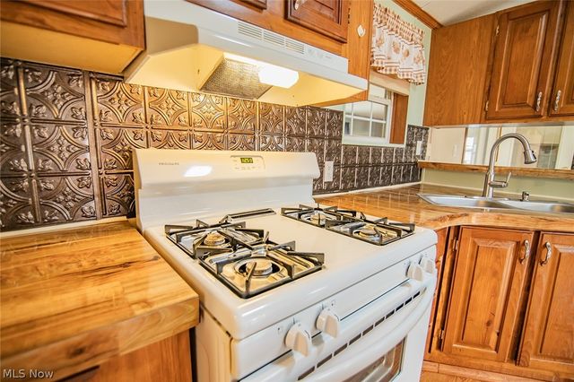 13533 Emerson Avenue, Williamstown, WV 26187