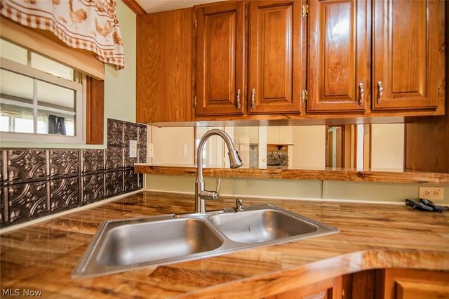 13533 Emerson Avenue, Williamstown, WV 26187