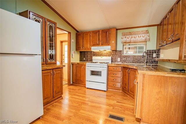 13533 Emerson Avenue, Williamstown, WV 26187