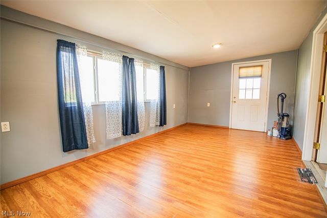 13533 Emerson Avenue, Williamstown, WV 26187