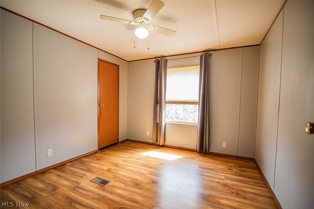 13533 Emerson Avenue, Williamstown, WV 26187