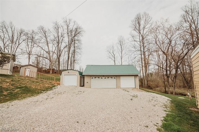 13533 Emerson Avenue, Williamstown, WV 26187