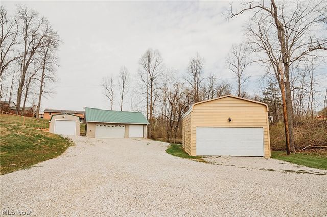 13533 Emerson Avenue, Williamstown, WV 26187