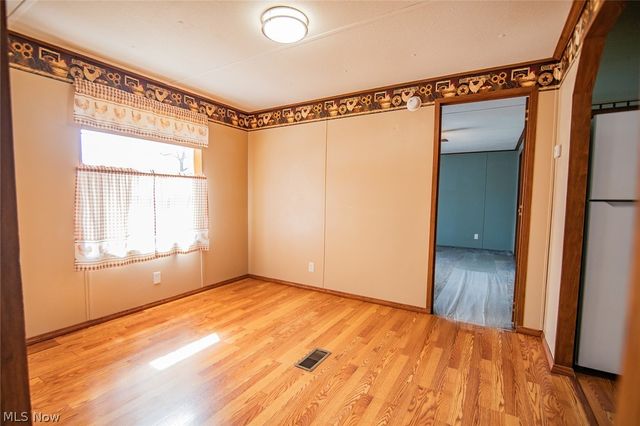 13533 Emerson Avenue, Williamstown, WV 26187