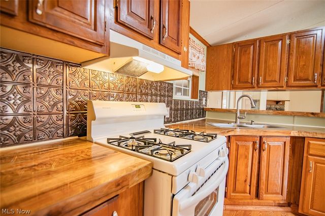 13533 Emerson Avenue, Williamstown, WV 26187